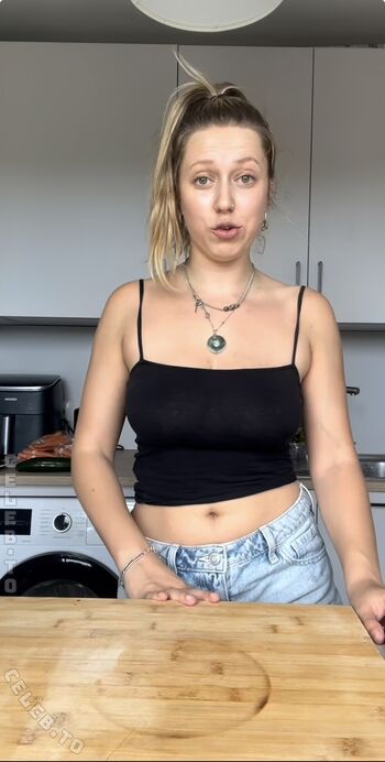 Full leaked Helenaastoll page private onlyfans photo