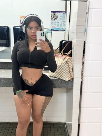Full leaked Iluvcinnie page private onlyfans photo