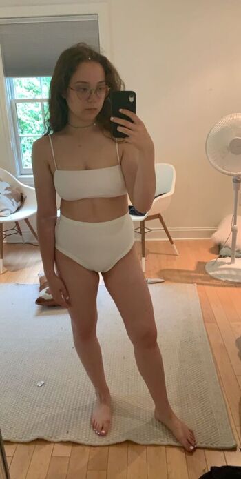 Full leaked Laufey private onlyfans photo