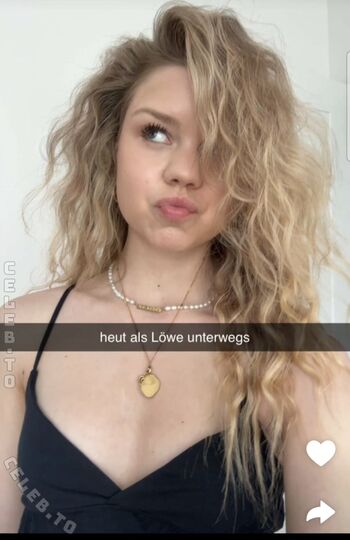 Full leaked Lea peach private onlyfans photo