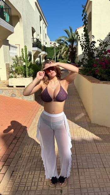 Full leaked Lucyy moss private onlyfans photo