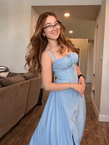 Full leaked Lyssaurora private onlyfans photo