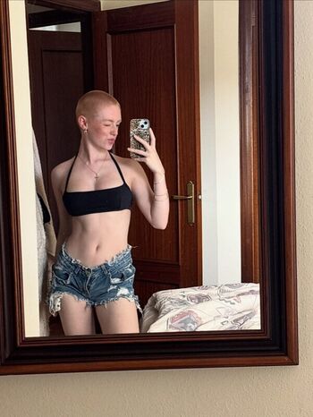 Full leaked Mai buzzcut private onlyfans photo