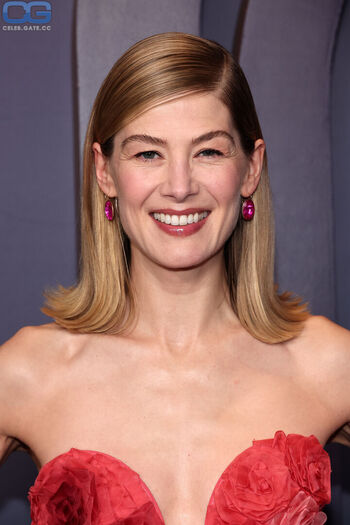 Full leaked Rosamund private onlyfans photo