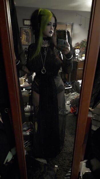 Full leaked Spookshowbebe page private onlyfans photo